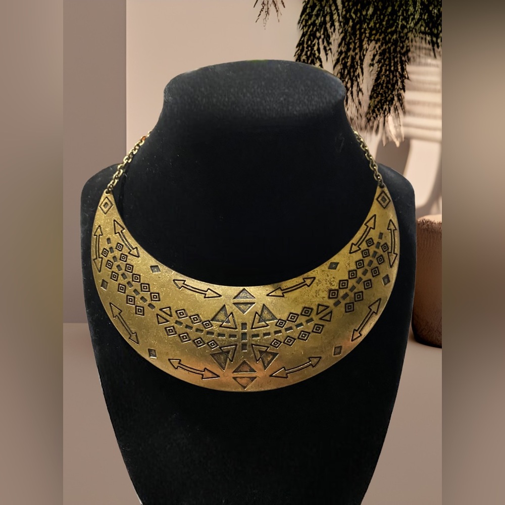 Antiqued Gold Tone Tribal Collar Necklace 16-18”